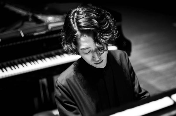 Bild 1 von 2: Hayato Sumino in der legendären Budokan Hall in Tokyo