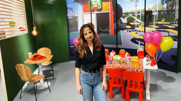 Bild 1 von 10: Vier Insider, die jahrelang für McDonald's gearbeitet haben, verraten exklusiv die cleveren Marketingtricks des Fast-Food-Giganten.