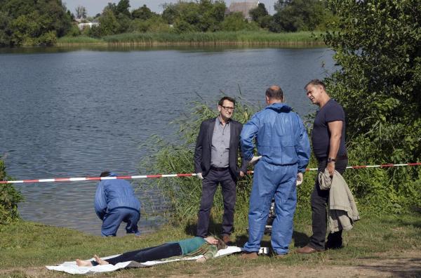 Bild 1 von 6: (v.l.n.r.) Lars Englen (Ingo Naujoks); Dr. Strahl (Christoph Tomanek); Finn Kiesewetter (Sven Martinek)