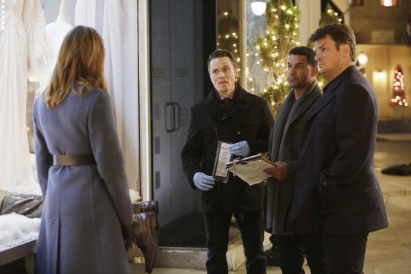 Bild 1 von 33: Bei den Ermittlungen in einem neuen Fall: Castle (Nathan Fillion, r.), Beckett (Stana Katic, l.), Ryan (Seamus Dever, 2.v.l.) und Esposito (Jon Huertas, 2.v.r.) ...