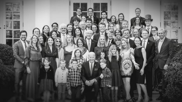 Bild 1 von 8: Die Kennedy-Familie bricht mit Robert F. Kennedy Jr. und verkündet geschlossen ihre Unterstützung von Präsident Biden.