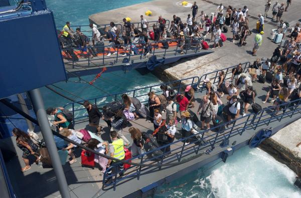 Bild 1 von 3: Massentourismus in Griechenland. Im vergangenen Jahr kamen mehr als 40 Millionen Touristen.