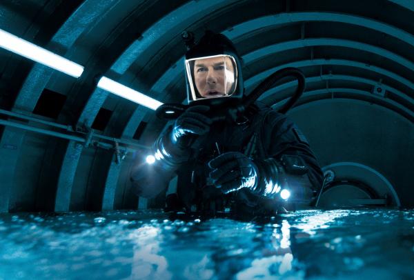 Bild 1 von 6: Tom Cruise plays Ethan Hunt in Mission: Impossible - The Final Reckoning from Paramount Pictures and Skydance.