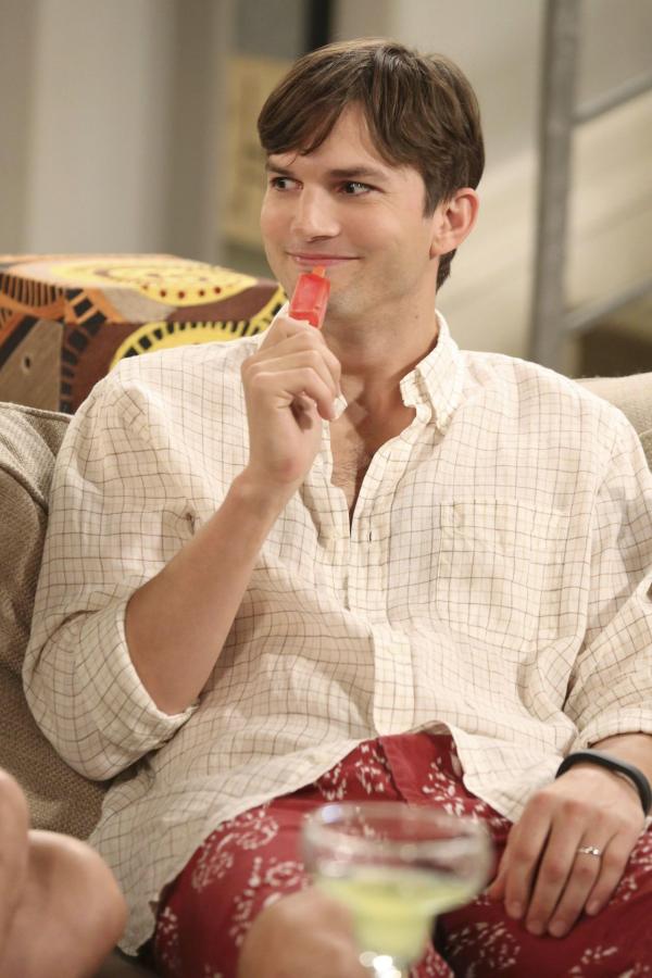 Bild 1 von 9: Will nicht mehr Louis Alleinunterhalter sein und sucht deshalb Spielkameraden für ihn: Walden (Ashton Kutcher) ...