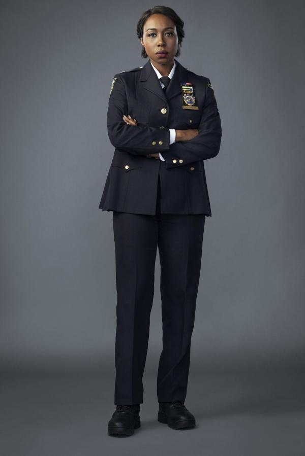 Bild 1 von 12: Deputy Inspector Regina Haywood (Amanda Warren)