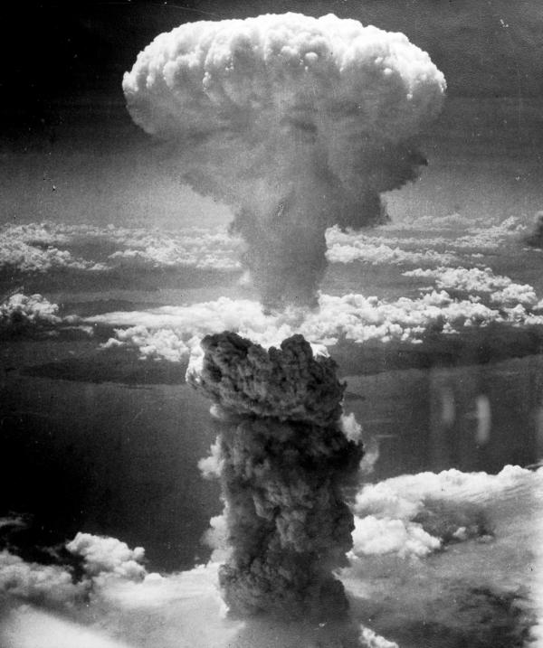 Bild 1 von 5: Diese Waffe ist bis heute der Inbegriff für Angst und Terror. Im August 1945 fallen zwei Atombomben auf Hiroshima und Nagasaki.