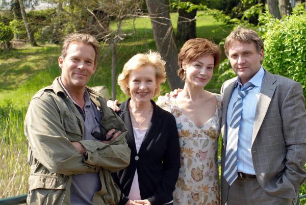 Bild 1 von 12: Im Bild: Christian Tramitz, Rosel Zech, Marion Mitterhammer, Bernhard Schir.