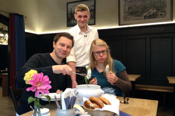 Bild 1 von 1: Die Reporter André Gatzke und Esther Brandt entdecken Bayern.