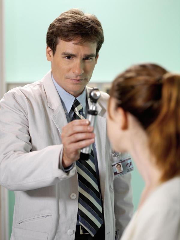Bild 1 von 19: (2. Staffel) - Dr. James Wilson (Robert Sean Leonard, l.) ist einer der Wenigen, die mit der Art von Dr. House fast immer zurrecht kommt.