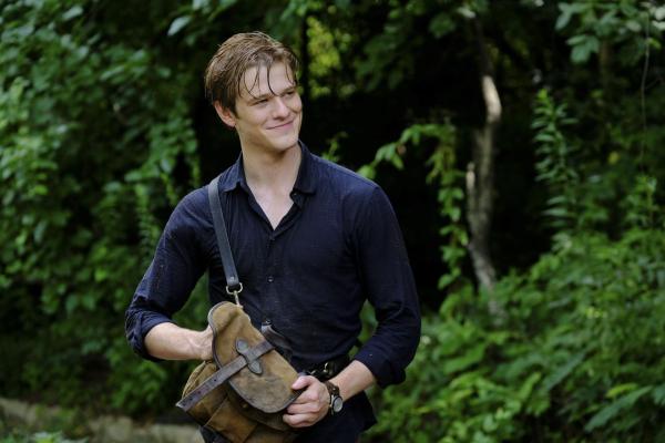 Bild 1 von 9: Der clevere MacGyer (Lucas Till) hat seinen ganz eigenen Plan, gegen die Entführer des Navy Seals vorzugehen ...
