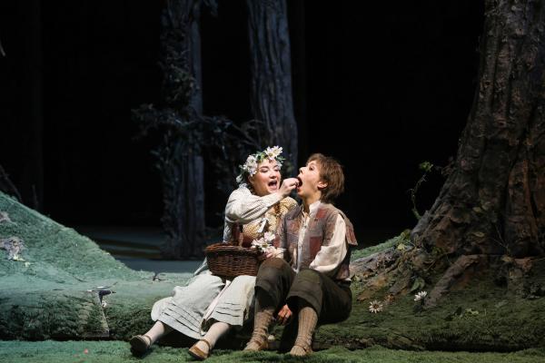 Bild 1 von 4: Hedwig Ritter (Gretel), Annelie Sophie Müller (Hänsel)