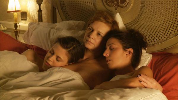 Bild 1 von 2: (v.l.n.r.) Suzy (Isabelle Prim); Camille (Fabienne Babe); Clara (Anna Sigalevitch)