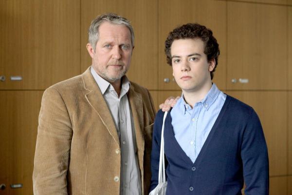 Bild 1 von 15: Im Bild (v.li.): Harald Krassnitzer (Paul Kemp), Thaddäus Reich (Oliver).