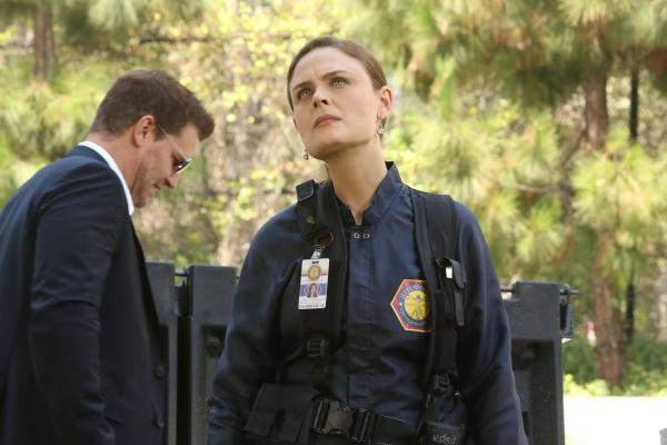 Bild 1 von 8: Seeley Booth (David Boreanaz, l.); Temperance Brennan (Emily Deschanel, r.)