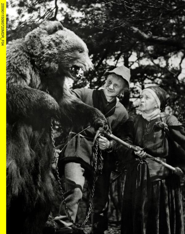 Bild 1 von 4: Ondrej als Bär, (Jirí Papez)