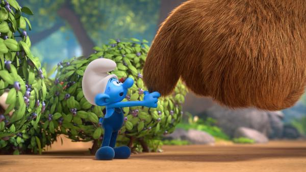 Bild 1 von 1: Ängstlich bietet Handy einem wütenden Bären seine Hilfe an.