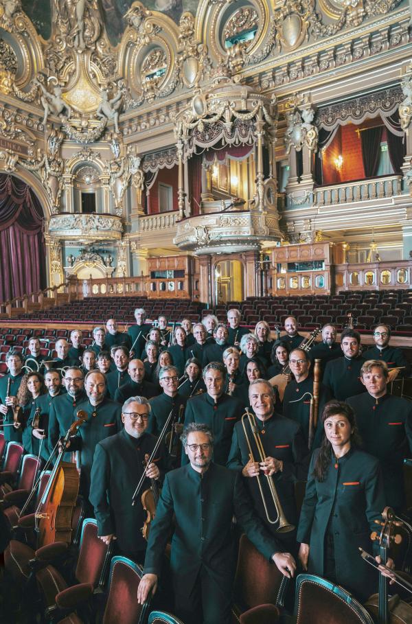 Bild 1 von 2: Das Barockorchester Les Musiciens du Prince ? Monaco führt in der Salzburger Stiftskirche St. Peter Mozarts ?Große Messe in c-Moll? auf.