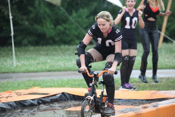 Bild 1 von 7: Ambitionierte Kerle, wagemutige Frauen, crashreiche Actionspiele: In der Physical-Game-Show \