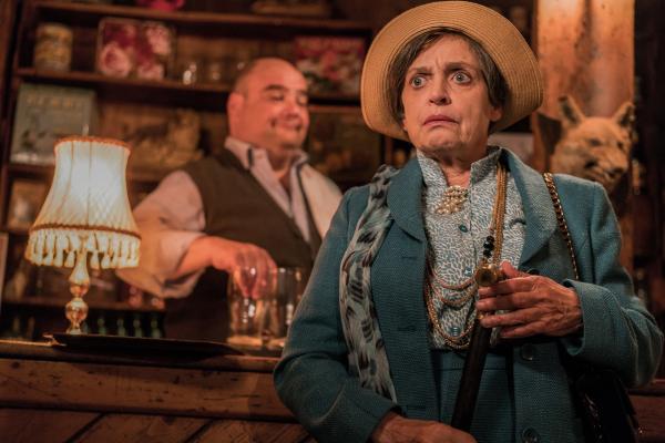 Bild 1 von 1: Katharina Thalbach (Agatha Ardry).