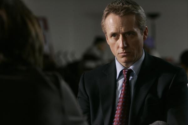 Bild 1 von 12: Linus Roache as Michael Cutter -- NBC