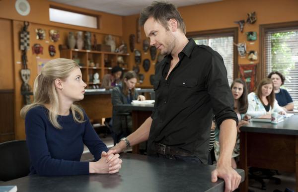 Bild 1 von 26: Noch ahnen Britta (Gillian Jacobs, l.) und Jeff (Joel McHale, r.) nicht, dass Shirley gleich ihr Baby auf die Welt bringen wird ...
