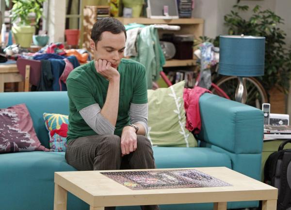 Bild 1 von 32: Ist mit Penny als Schnitzeljagd-Partner nicht zufrieden: Sheldon (Jim Parsons) ...