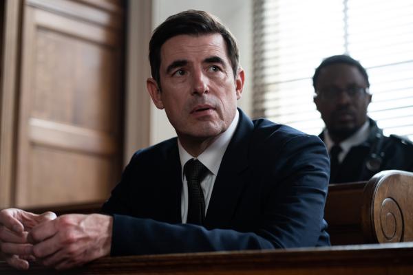 Bild 1 von 5: Der Dean (Claes Bang) rechnet jeden Moment mit seinem Freispruch.