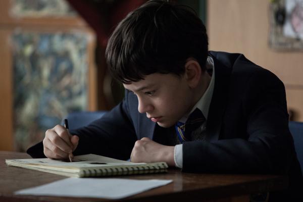 Bild 1 von 10: Conor (Lewis MacDougall)