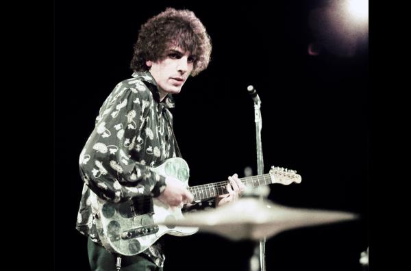 Bild 1 von 8: Syd Barrett mit Pink Floyd auf der Bühne des Roundhouse in London im Juli 1967