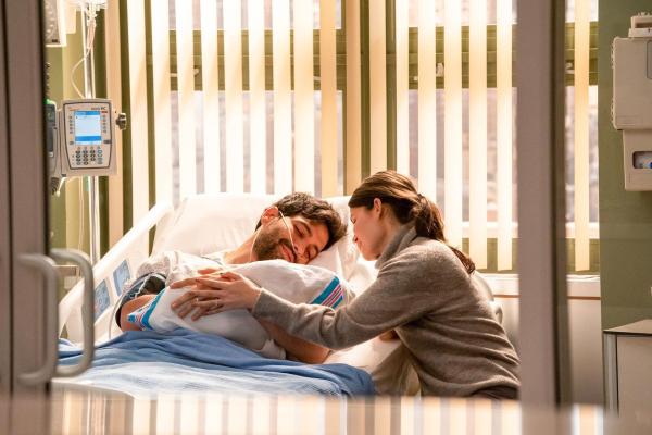 Bild 1 von 15: Im Bild: Michael Castillejos (Dion Joseph), Nicole Villamil (Delia Joseph).