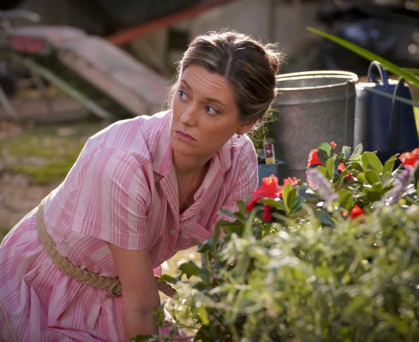 Bild 1 von 13: Mary (Zoe Perry)