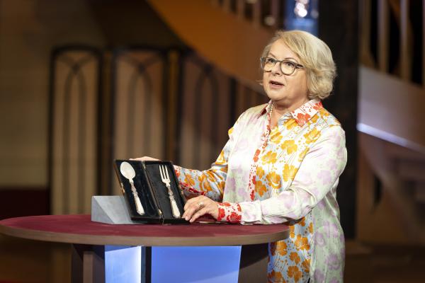 Bild 1 von 9: Eleganter Flohmarktfund: das französische Vorlegebesteck mit Perlmutt.