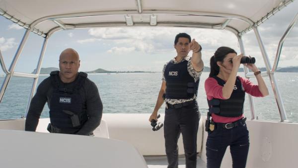 Bild 1 von 7: (v.l.n.r.) Sam Hanna (LL Cool J); Kai Holman (Alex Tarrant); Lucy Tara (Yasmine Al-Bustami)