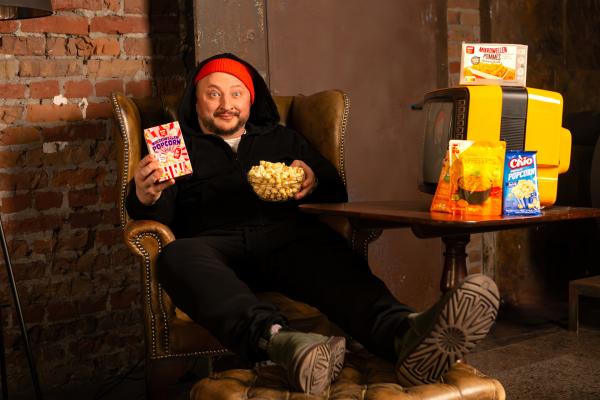 Bild 1 von 11: Günstiges Fett, viel Zucker und umstrittenes Aroma: Sebastian Lege zeigt, was in Fertig-Popcorn aus der Mikrowelle steckt.