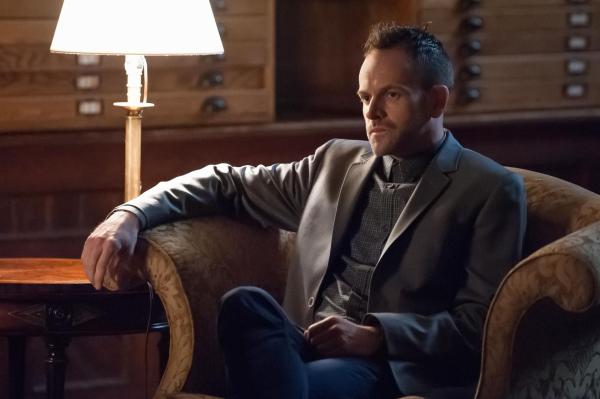 Bild 1 von 16: Nicht genug damit, dass Sherlock (Jonny Lee Miller) sich um seinen Bruder Mycroft kümmern muss, den irgendjemand beim MI Six ausschalten will - er muss auch damit klarkommen, dass Watson aus der gemeinsamen Wohnung ausziehen will ...