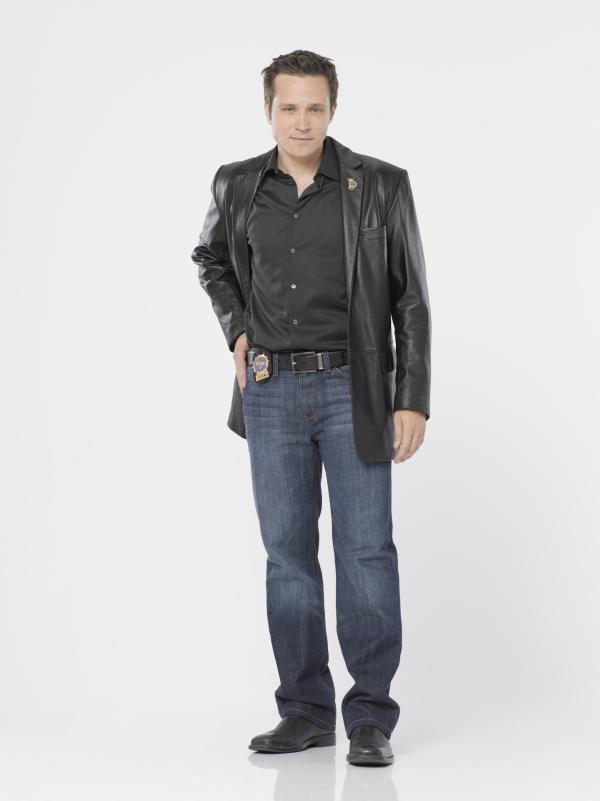 Bild 1 von 35: (2. Staffel) - Immer wieder kann Kevin Ryan (Seamus Dever) mit seltsamen Fakten und Einsichten zur Lösung eines Falles beisteuern.
