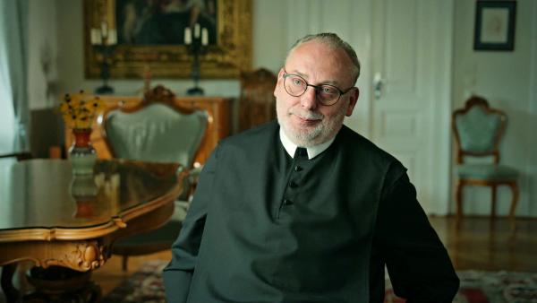 Bild 1 von 24: Im Bild: Stephan Holpfer, Pfarrer und Feuerwehrmann in Bad Vöslau.