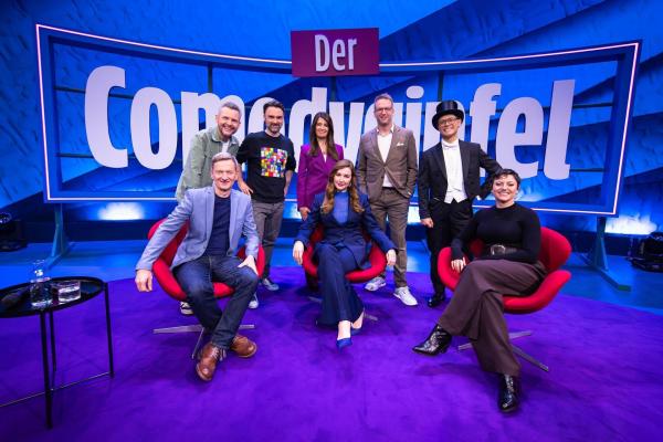 Bild 1 von 4: (v.l.n.r.) Tobias Mann; Michael Kessler; Dr. Pop; Linda Zervakis; Katrin Bauerfeind; Benni Stark; Papi Bucket; Tahnee