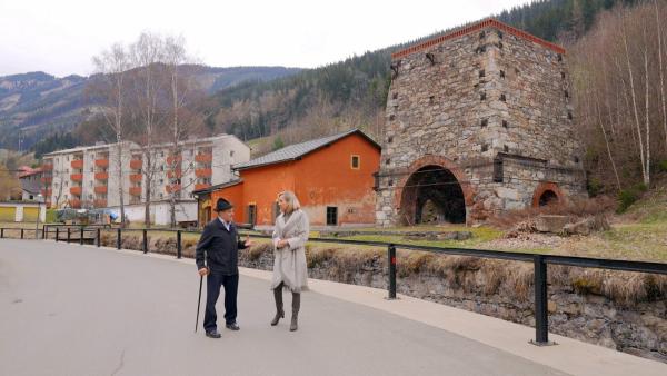 Bild 1 von 4: Adolf Lampl und Nadja Bernhard beim Radwerk in Vordernberg.