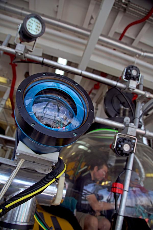 Bild 1 von 9: Eigens entwickelte Kamerasysteme gehören zur Ausstattung des Tauchbootes \