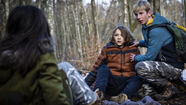 Bild 1 von 6: Luca (Sander Lßkke Borg, Mitte) und Anker (Julius Stage Melchiorsen, rechts) erschrecken, als sich Tala (Flora Augusta, links) als Mädchen zeigt.
© BR/TV 2 Denmark, Cosmo Film/Per Arnesen - Honorarfreie Verwendung gemäß AGB im redaktionellen Zusammenhang mit genannter Sendung bei Nennung \