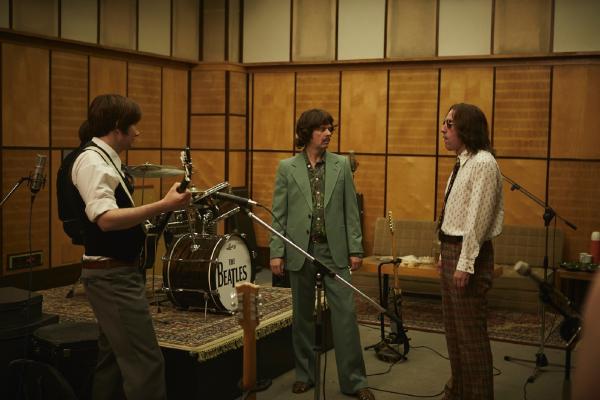 Bild 1 von 6: Hier entstehen Welthits: die Beatles (Carsten Strauch, Matthias Matschke, Alexander Schubert) tüfteln im Studio.