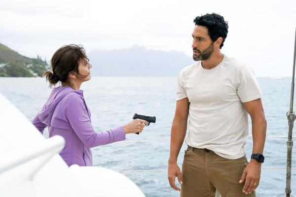 Bild 1 von 15: Kaya (Louise Barnes, l.); Jesse Boone (Noah Mills, r.)