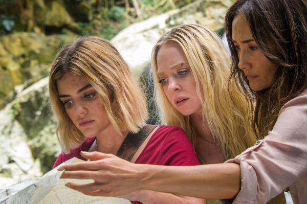 Bild 1 von 10: (v.l.n.r.) Melanie Cole (Lucy Hale); Sloane Maddison (Portia Doubleday); Gwen Olsen (Maggie Q)
