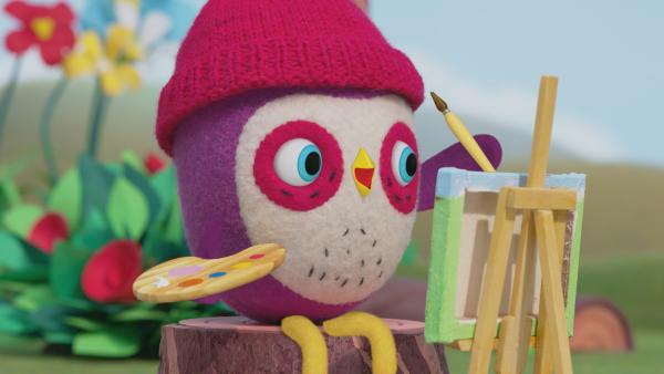 Bild 1 von 3: Becca malt beim Wuselwald-Wochenendfest ein kleines Bild.