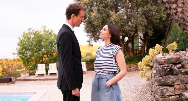 Bild 1 von 13: Leander Lost (Jan Krauter, li.) und Gracianas Schwester Soraia Rosado (Filipa Areosa) kommen sich näher.