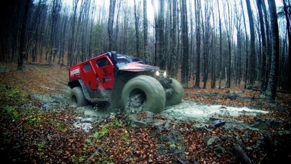 Bild 1 von 2: Der Ghe-O Rescue ist widerstandsfähig und geländegängig. Er kann Wasser durchqueren, steile Hänge hinauffahren, Felder durchqueren und über Schnee fahren.