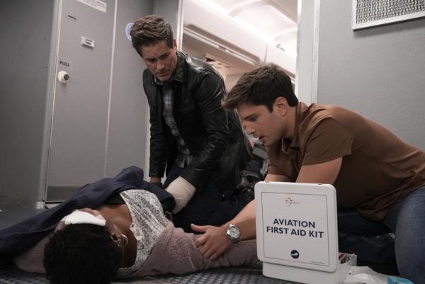 Bild 1 von 23: (v.l.n.r.) Genevieve (Juliette Jeffers); Owen Strand (Rob Lowe); T.K. Strand (Ronen Rubinstein)