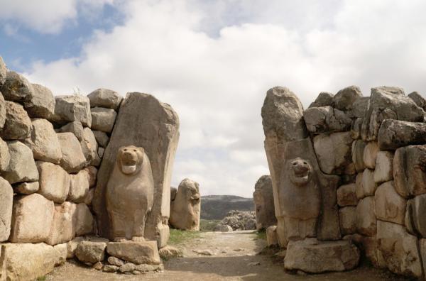 Bild 1 von 3: Heinrich Schliemann begann 1870 in Hissarlik in der Westtürkei mit den Ausgrabungen.