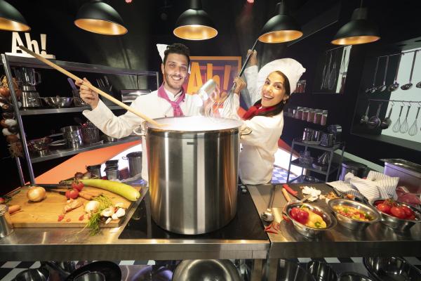 Bild 1 von 4: Clarissa und Tarkan in der Kantine